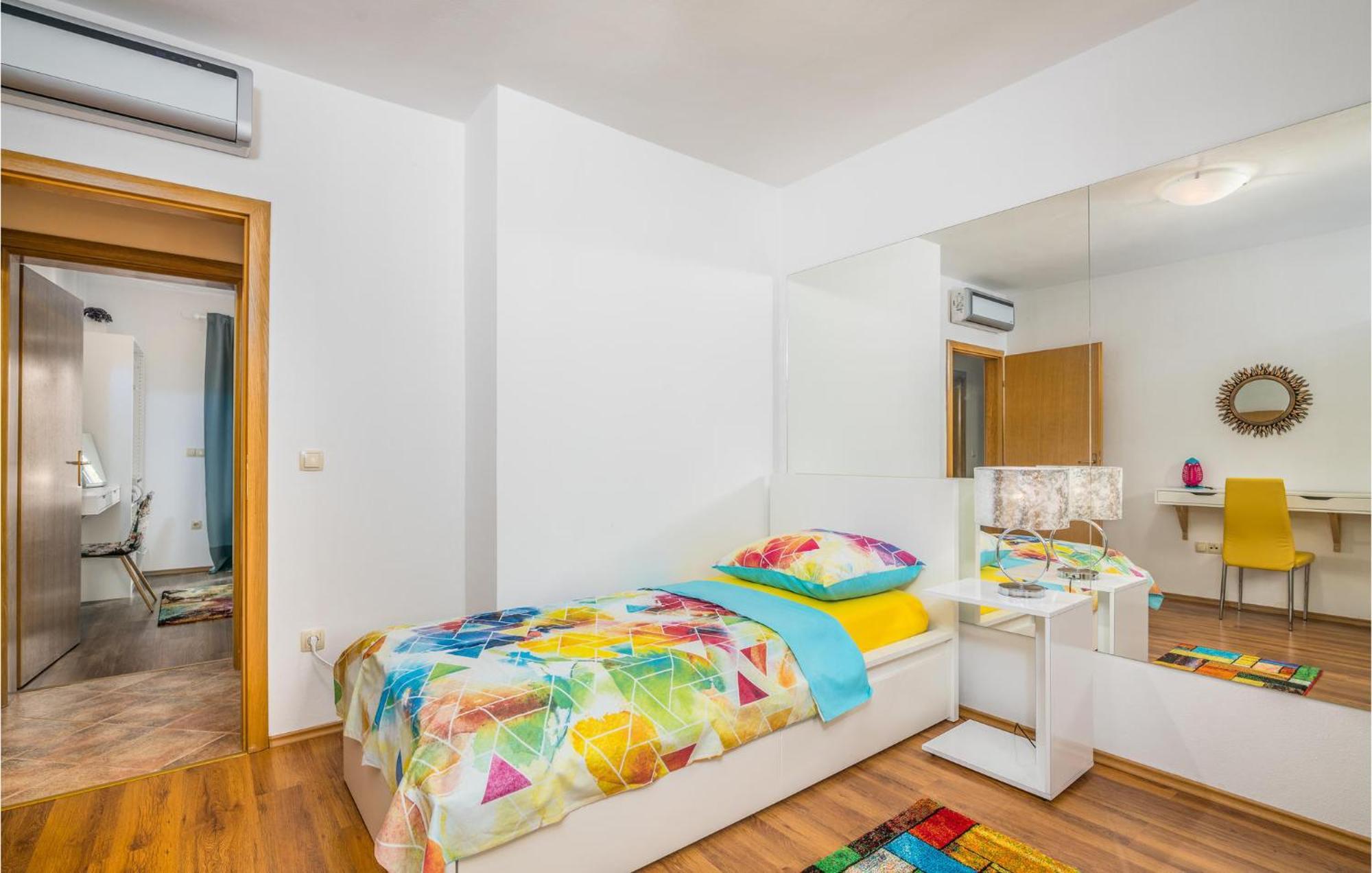 Nice Home In Lakmartin With Outdoor Swimming Pool Kültér fotó